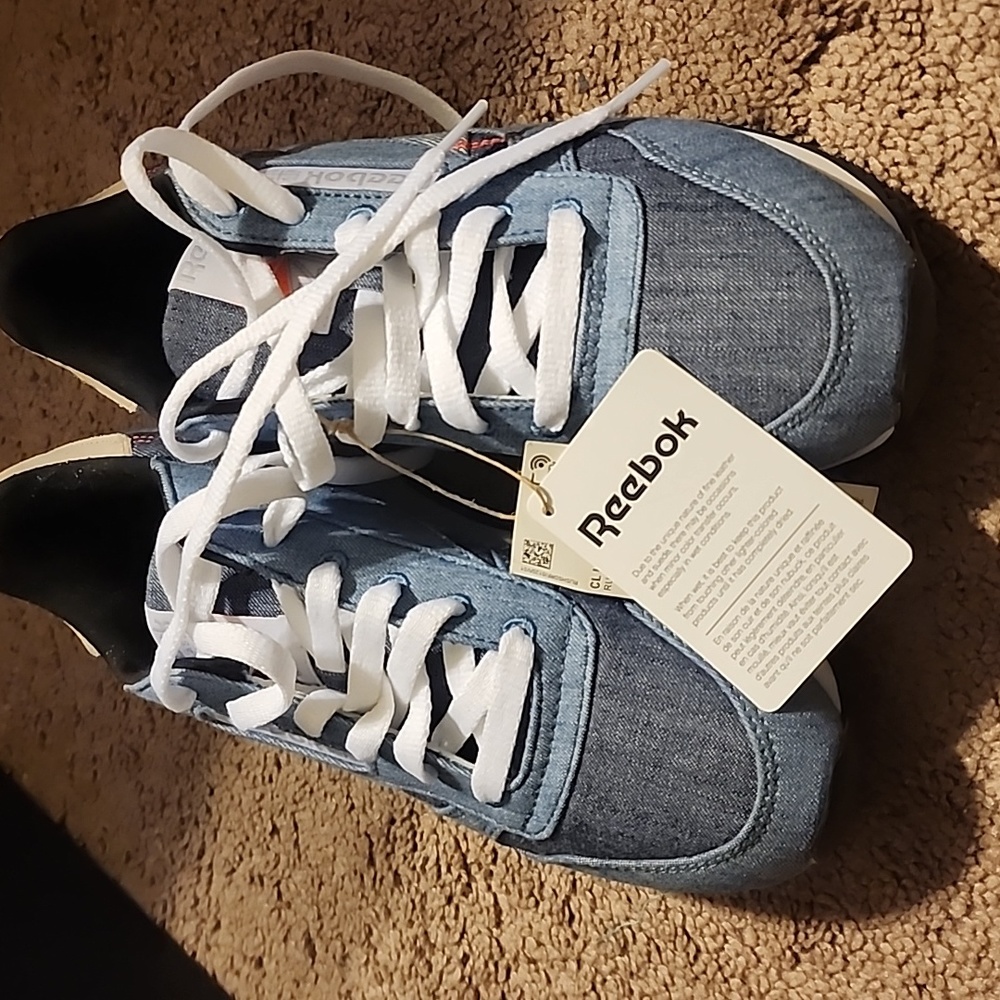 Women tennis shoes